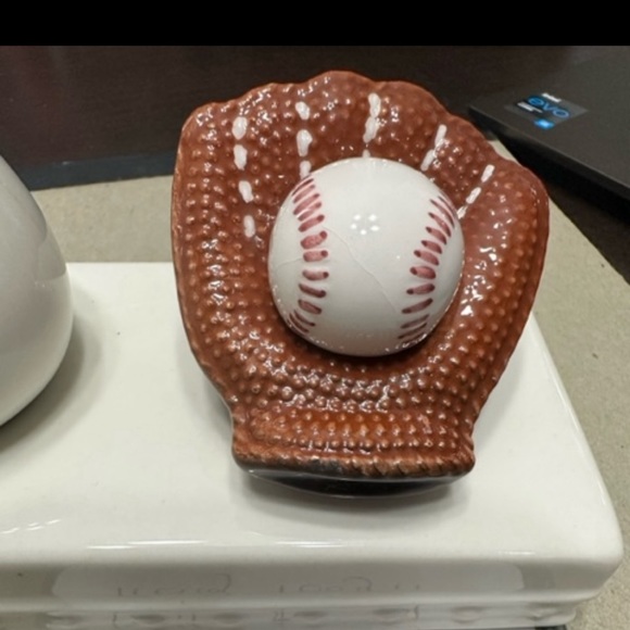 Nora Fleming retired baseball mitt - Picture 2 of 3